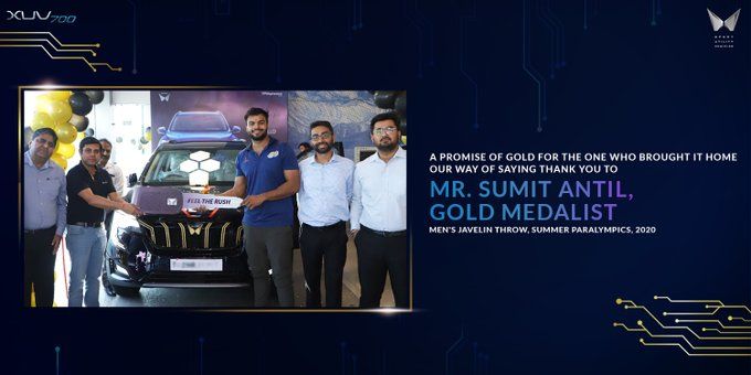 Paralympian Sumit Antil Takes A New Member “The Mahindra XUV700 Javelin Gold Edition” In His Family 1_75019f60ae.jpg