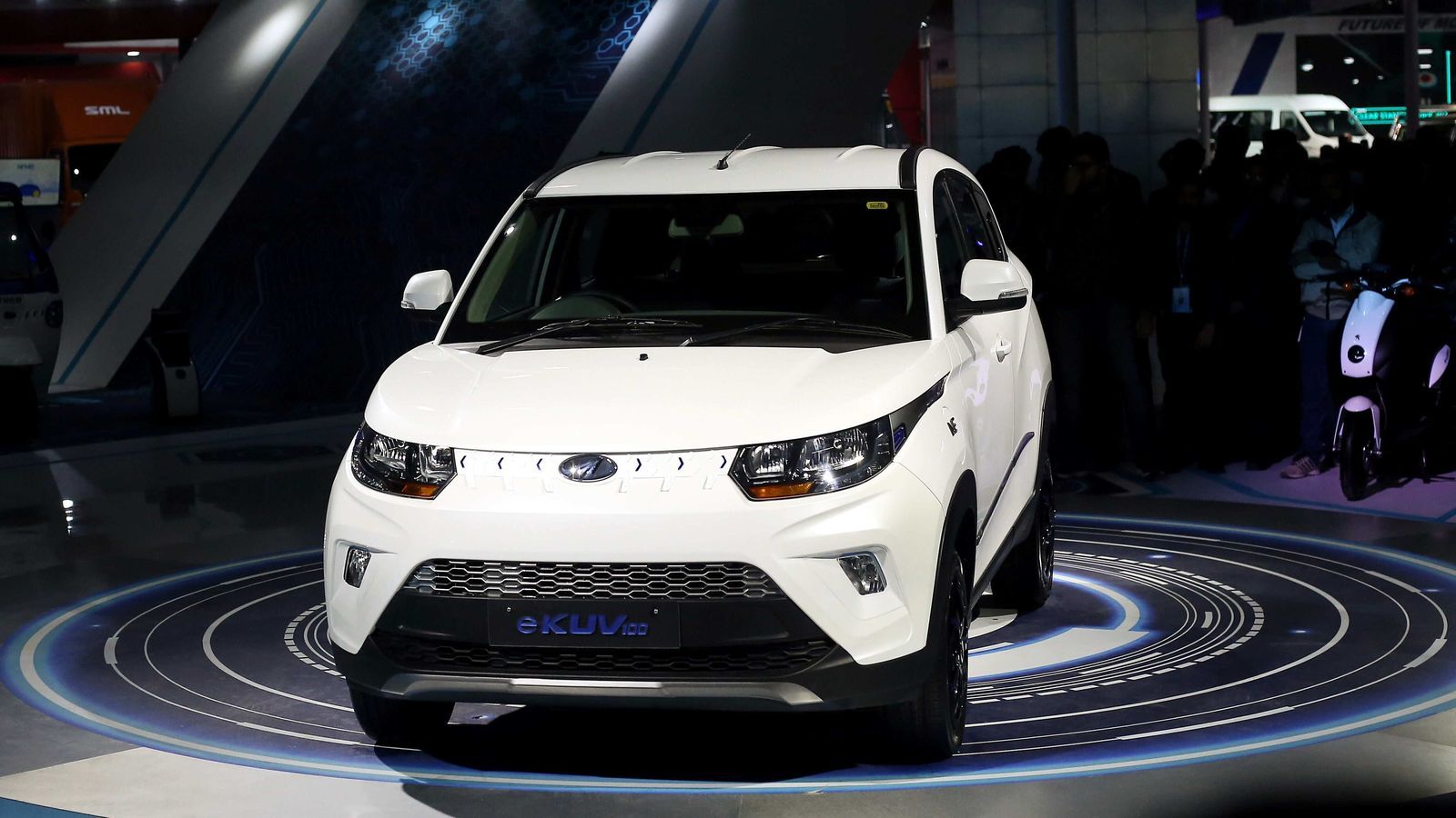 8. Mahindra eKUV100.jpg