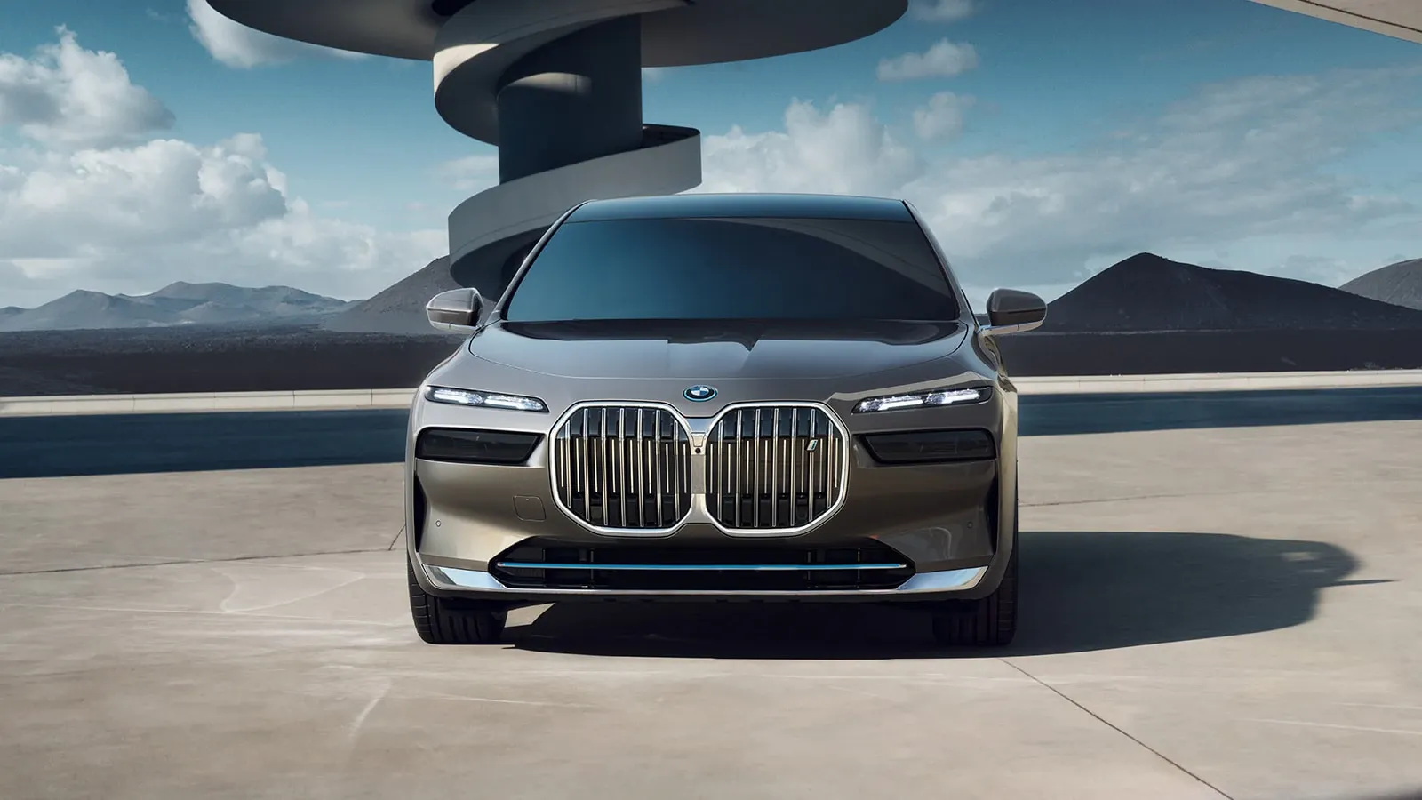 BMW-MY23-i7-