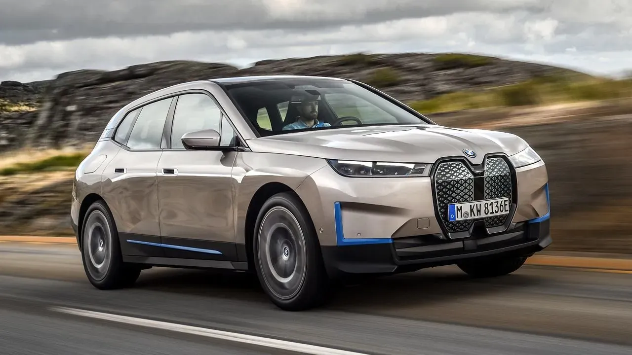 BMW-iX-EV-Motion-Front-Quarter