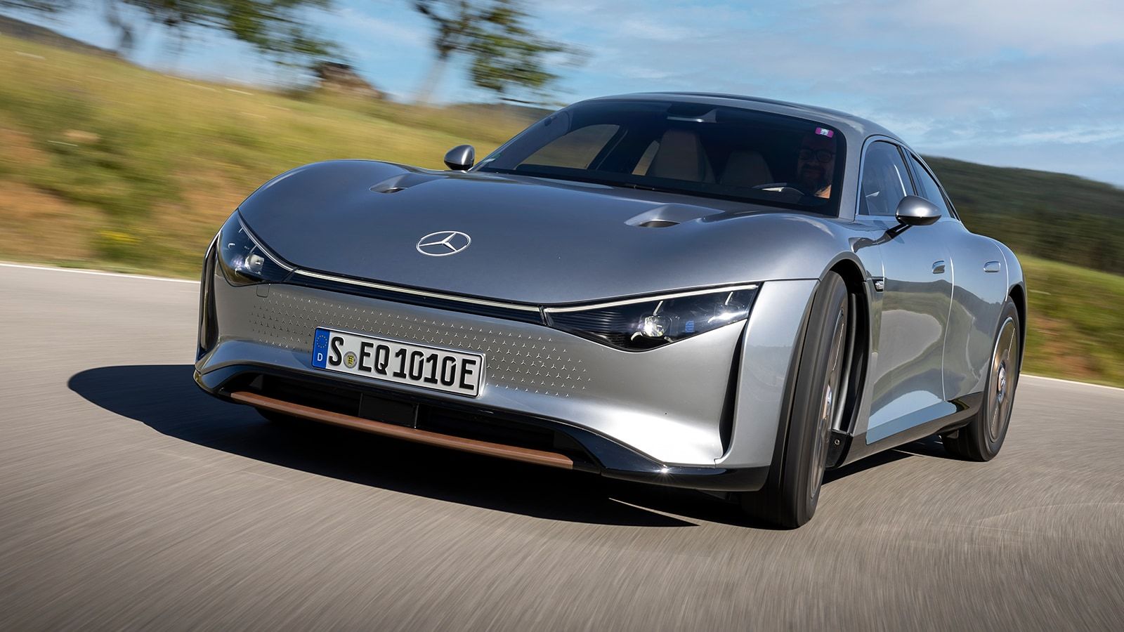 Mercedes-Benz Vision EQXX: 1,000km रेंज की EV कार जल्द ही भारत में डिस्प्ले काउंटर पर होगी। EQXX_drive_top_a13be9b3f6.jpg