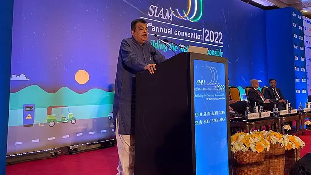 टोयोटा फ्लेक्स-ईंधन संस्करण कैमरी सेडान 28 सितंबर को लॉन्च होगी: नितिन गडकरी Gadkari_SIAM_7667c5da9a.jpg