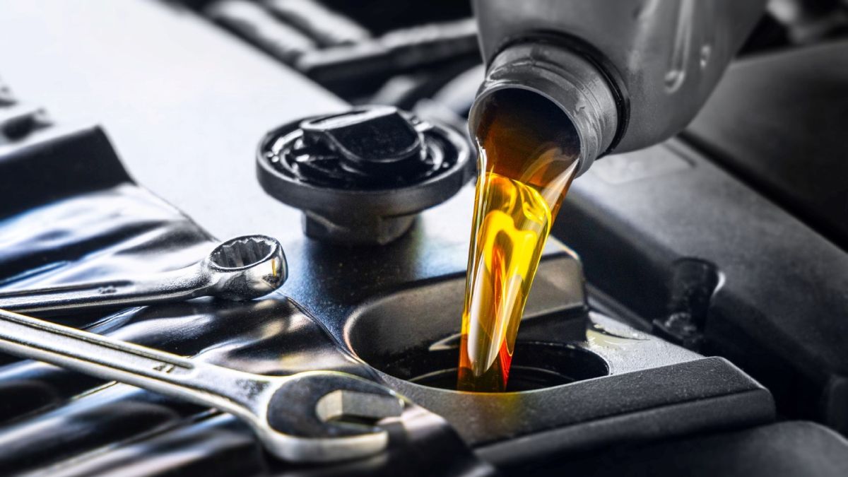 How to add Engine oil Level
