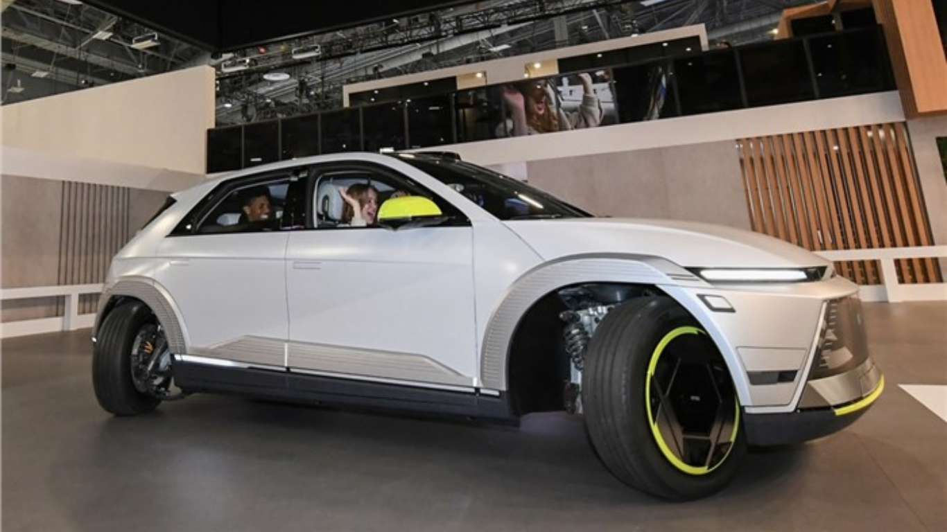 Hyundai Unveils Groundbreaking Mobion Concept with Crabwalk Capability at CES 2024