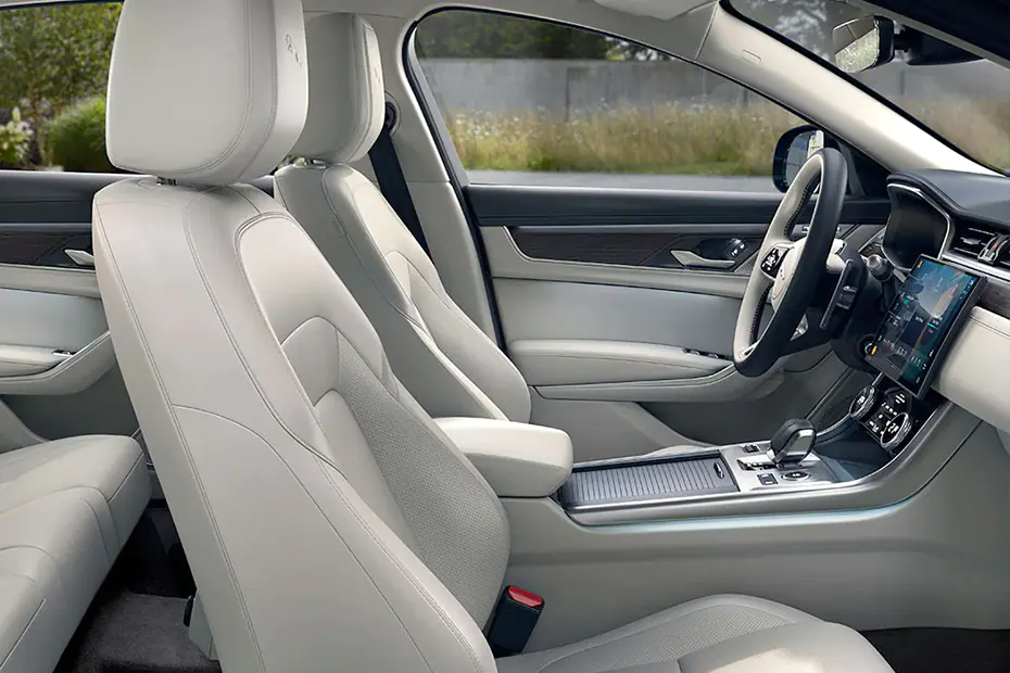 Jaguar-XF Door View of Driver Seat Jaguar-XF Door View of Driver Seat