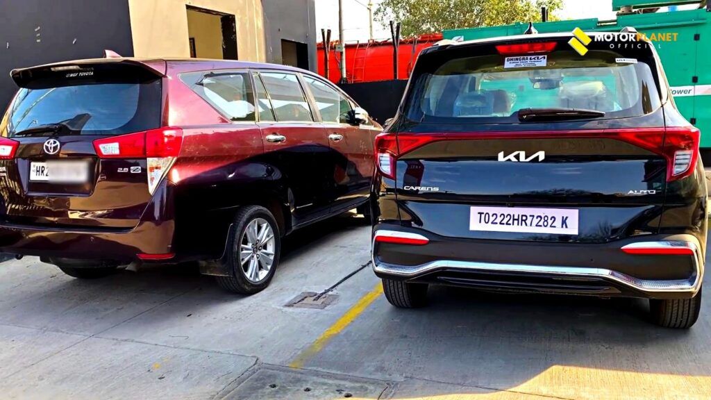 Kia_carrens_toyota_innova_crysta_5bf6f9832b.jpg