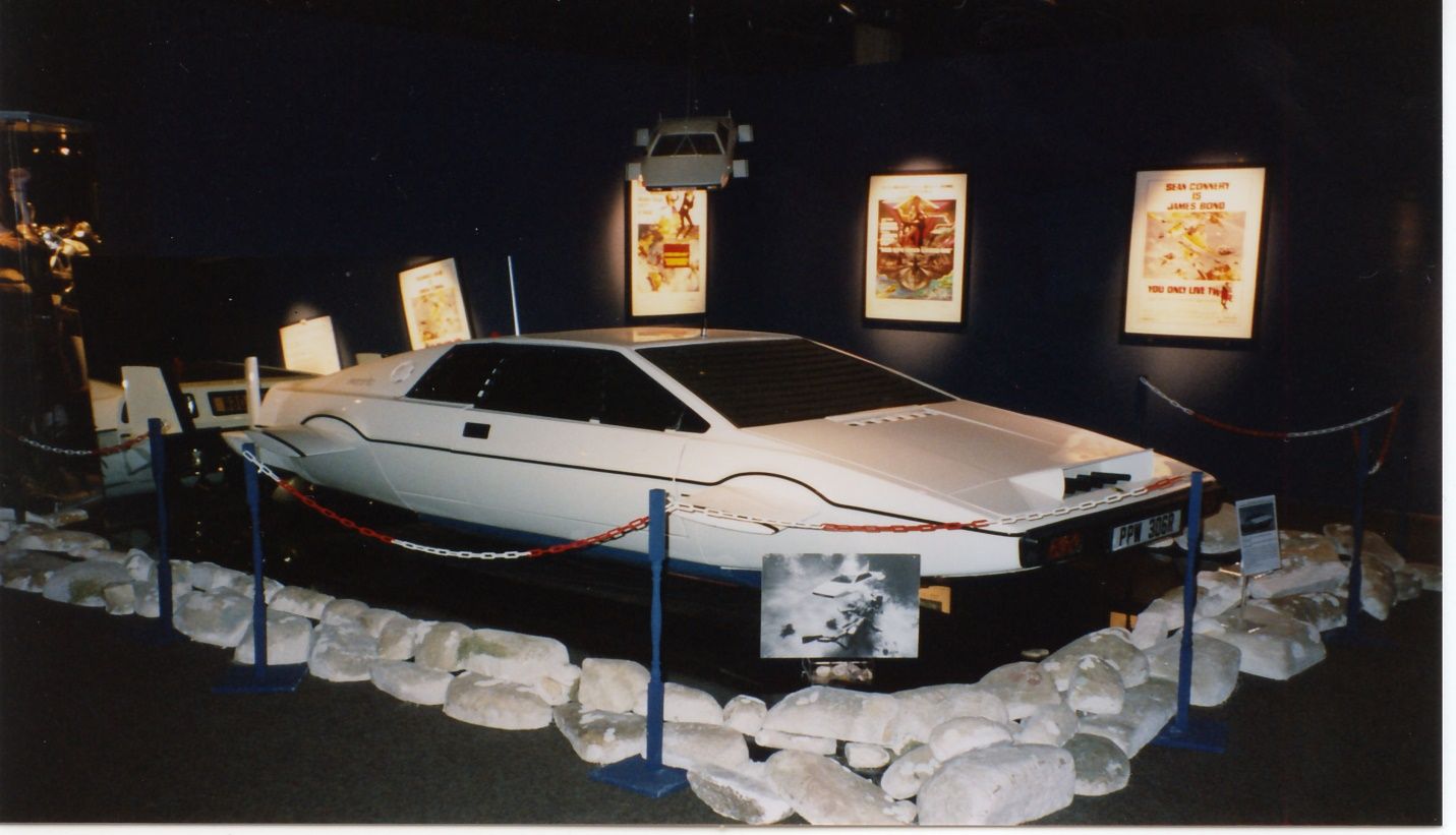 LOTUS ESPIRT SUBMARINE CAR.jpg