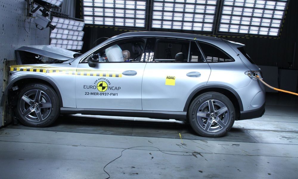 Mercedes_GLC_2_2022_12_08_T09_37_41_704_Z_cbd72181f9_80ba379020.jpeg