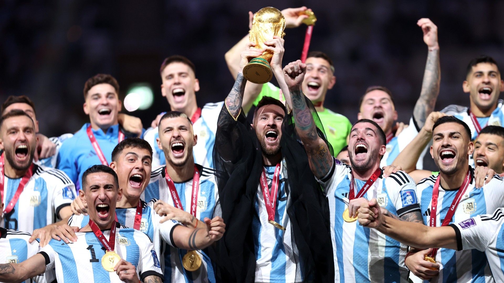 Messi lifts the world cup
