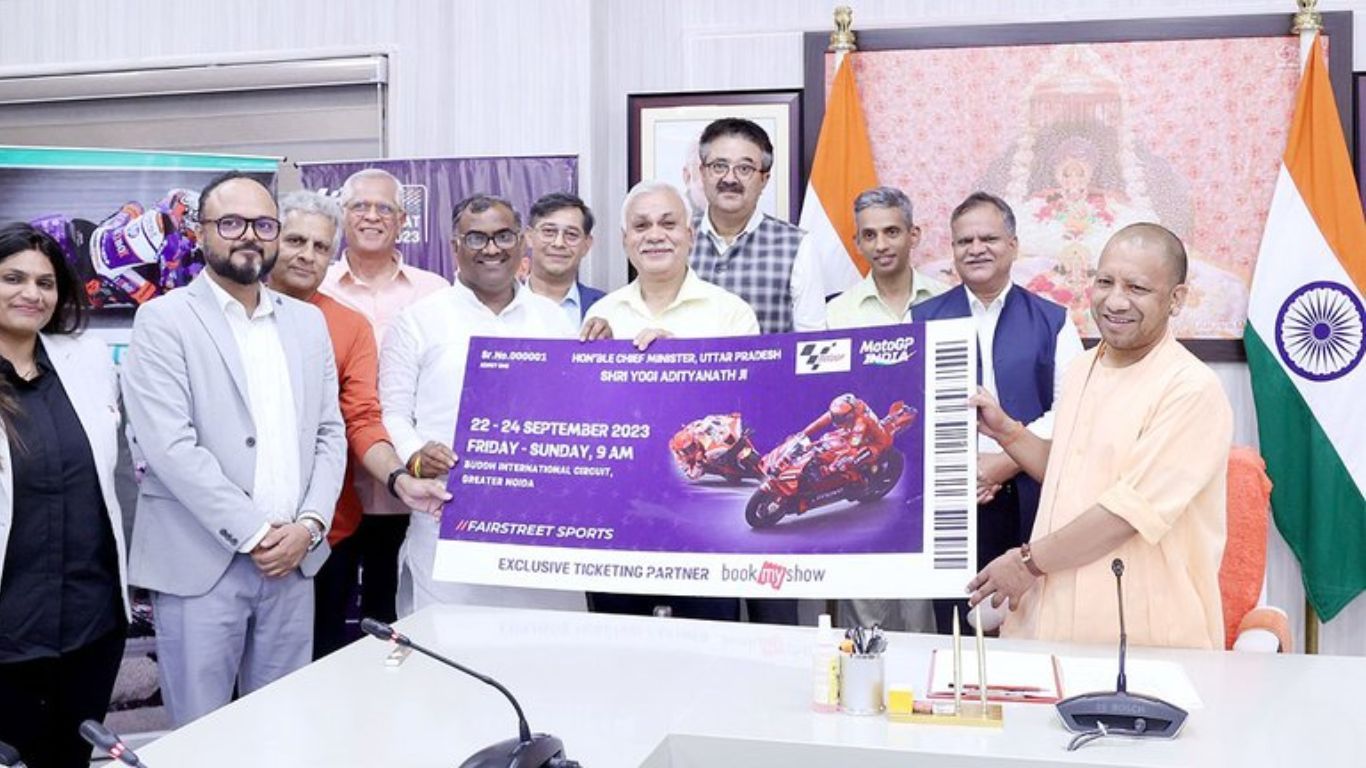 MotoGP इंडियन ग्रैंड प्रिक्स टिकट की बिक्री शुरू होने के बाद CM योगी आदित्यनाथ को पहला टिकट मिला Motogp_Grand_Prix_Tickets_8e76372b08.jpg