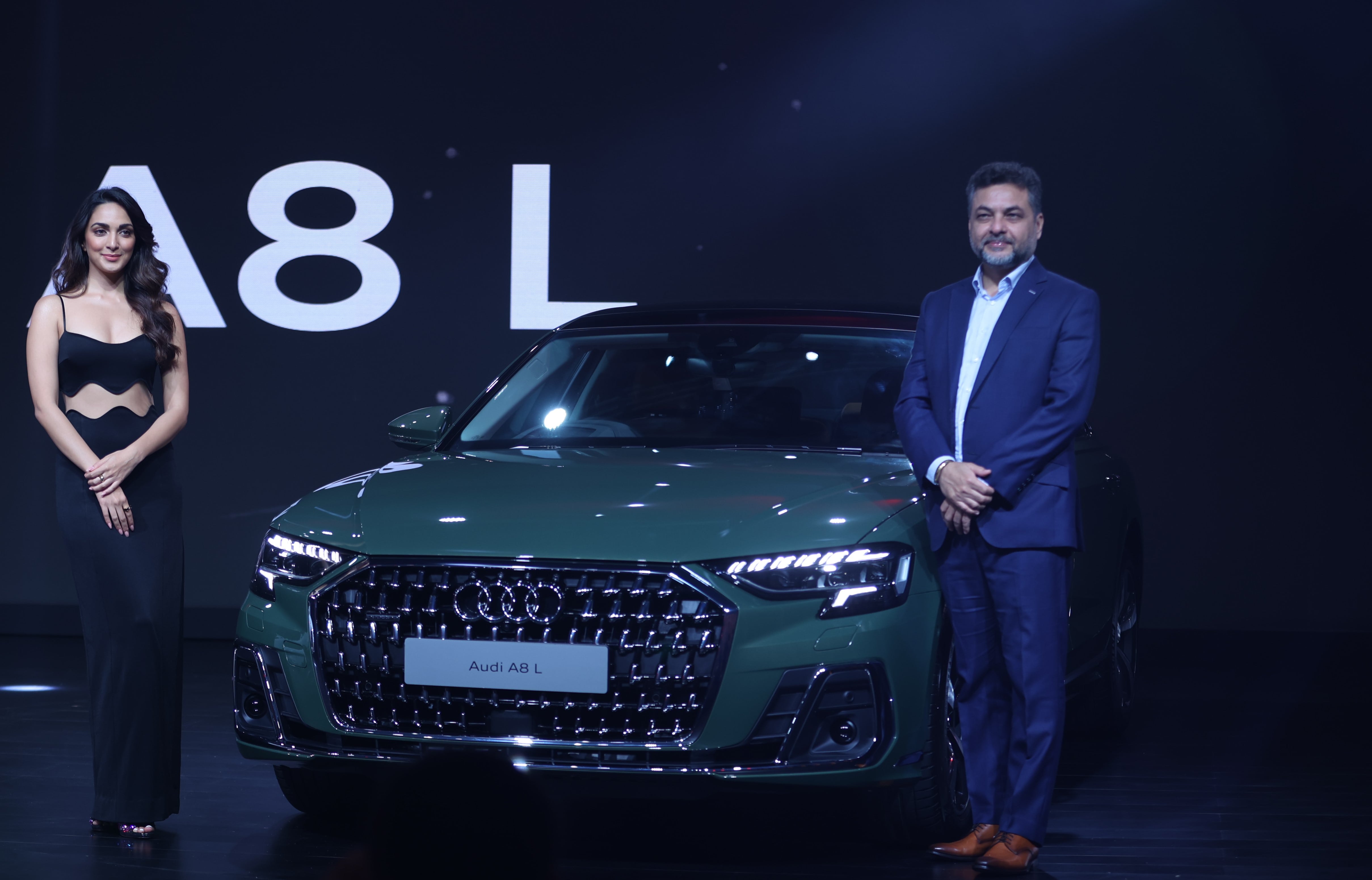भारत में ऑडी A8L की कीमत, 2022 लग्जरी सेडान लॉन्च विवरण अंदर Mr_Balbir_Singh_Dhillon_Head_of_Audi_India_and_Ms_Kiara_Advani_at_the_launch_of_Audi_A8_L_min_e11618c9d3.jpg