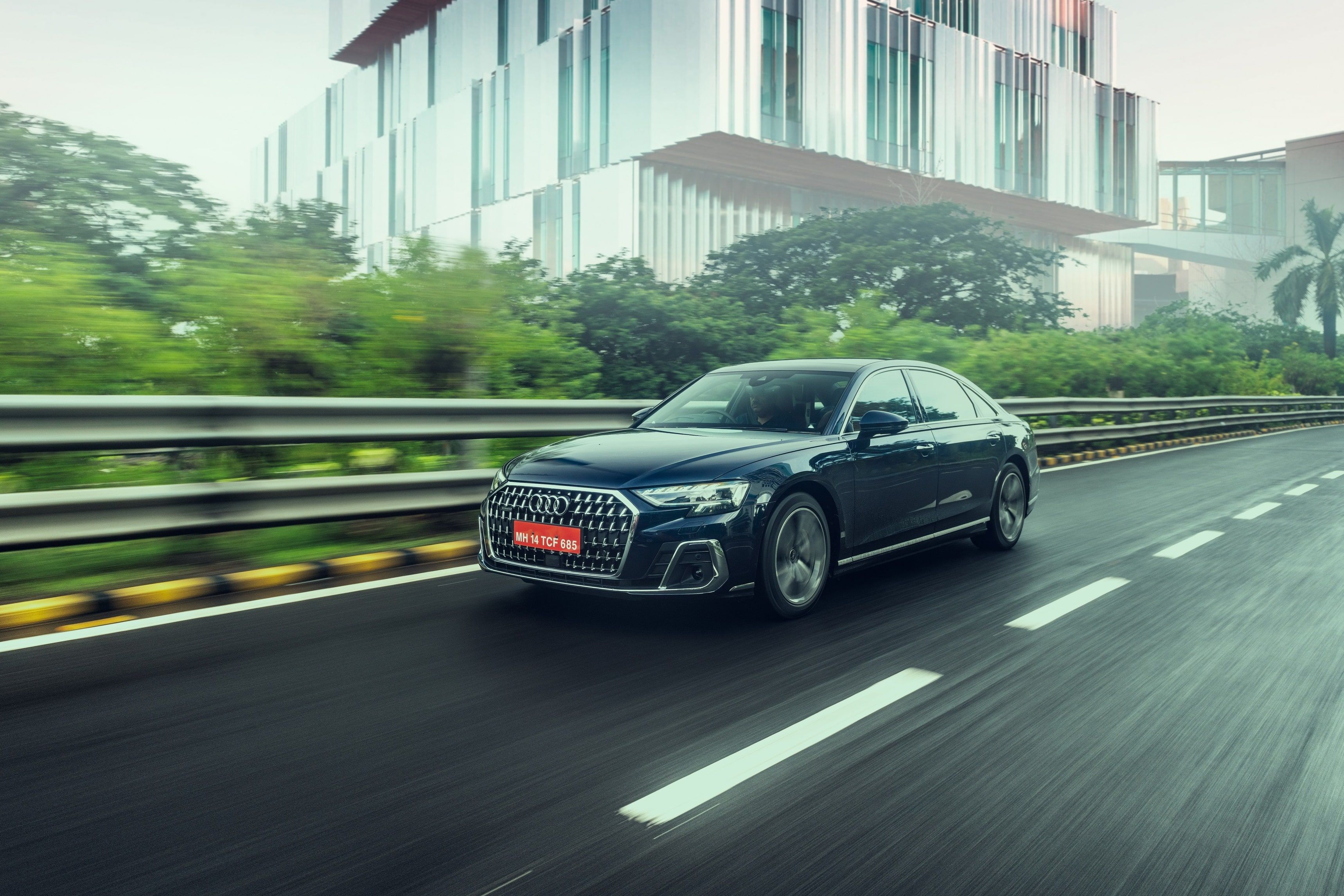 New Audi A8 L Exterior Dynamic-min.jpg