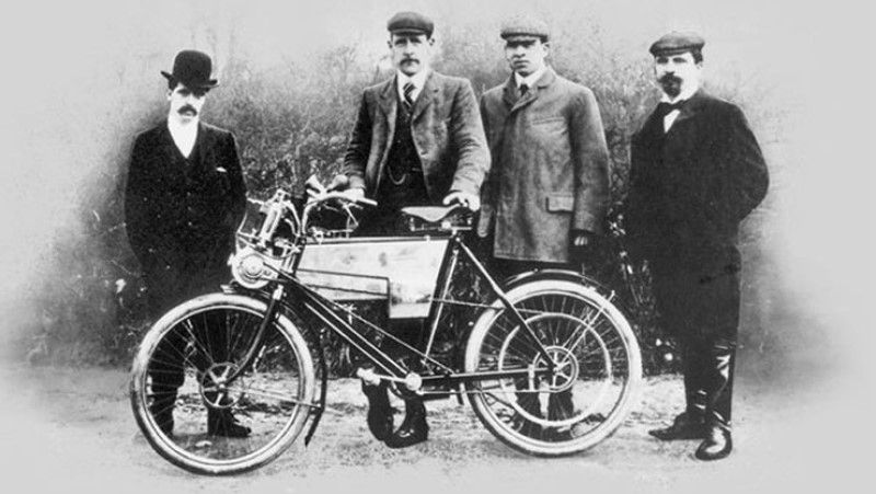 सभी समय के शीर्ष 5 रॉयल एनफील्ड मोटरसाइकिलें Royal_Enfield_First_motorcycle_fab7b218c5.jpg