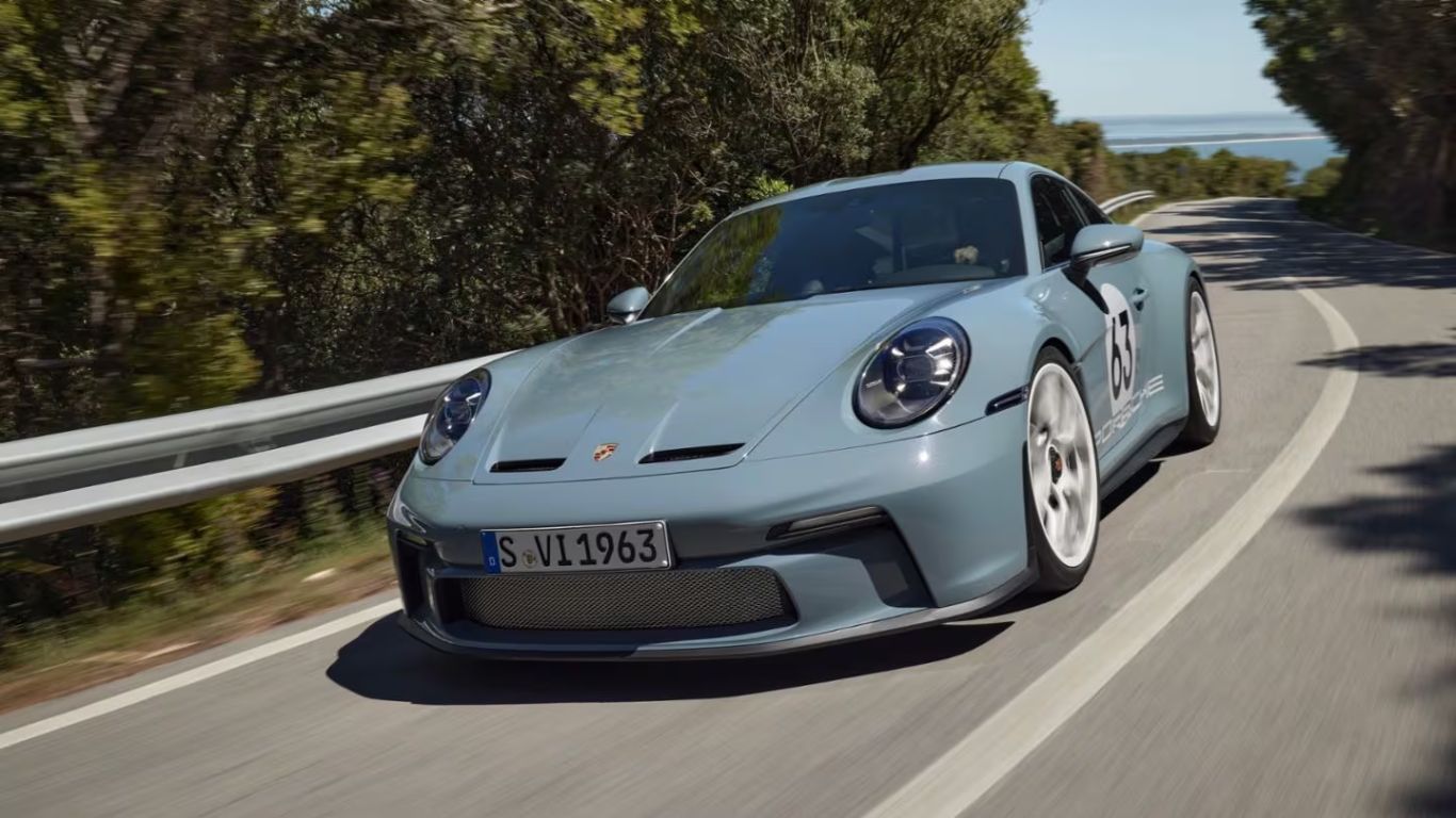 ₹4.26 करोड़ में लॉन्च हुई Porsche 911 S/T में ऐसा क्या खास है? T_c5f11e682f.jpg