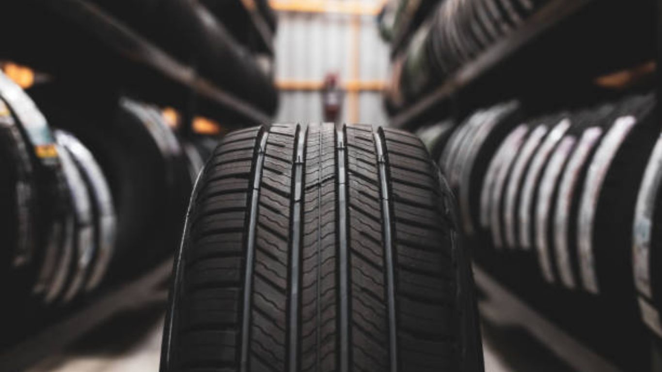 CRISIL रेटिंग रिपोर्ट: भारत के टायर दिग्गजों के लिए विकास और लाभप्रदता Tire_Manufacturers_in_India_Positive_Outlook_65d3beda21.jpg