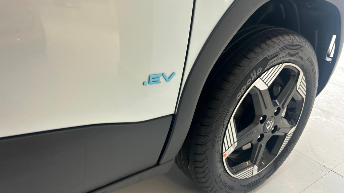 Tata Punch EV comes with Apollo Amperion 195/60 R16 Tyres