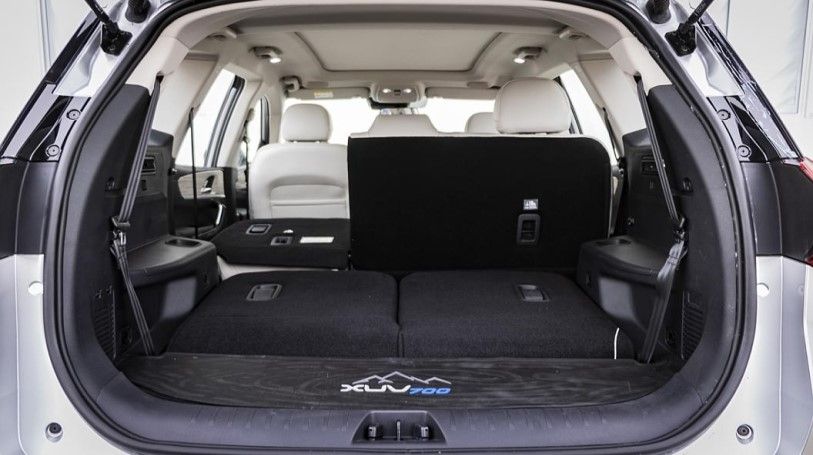XUV700 back.jpg