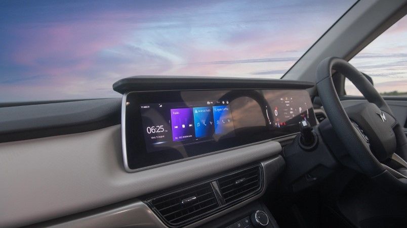 XUV700 front interior.jpg