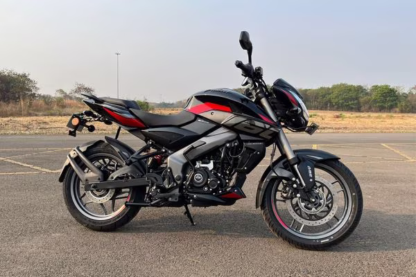 बजाज पल्सर NS200 और NS160 अब लाल रंग के वेरिएंट में लॉन्च किए गए हैं bajaj_pulsar_ns200_and_ns160_get_a_new_red_colour_b152ba5b6b.avif
