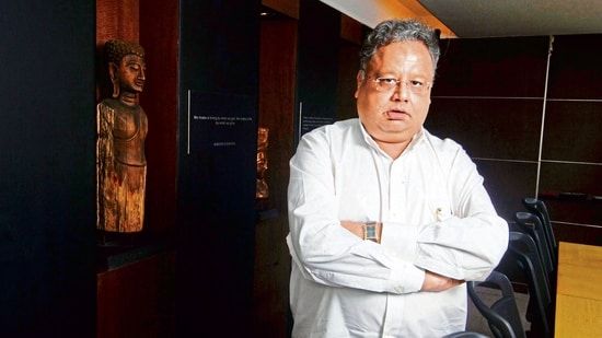 big-bull-investor-stock-trader-Rakesh-Jhunjhunwala-owner-Akasa-Air-carbike360-news.jpeg