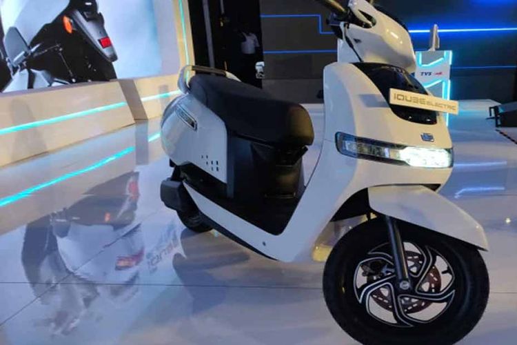 TVS iQube Right Front Three Quarter TVS iQube Right Front Three Quarter