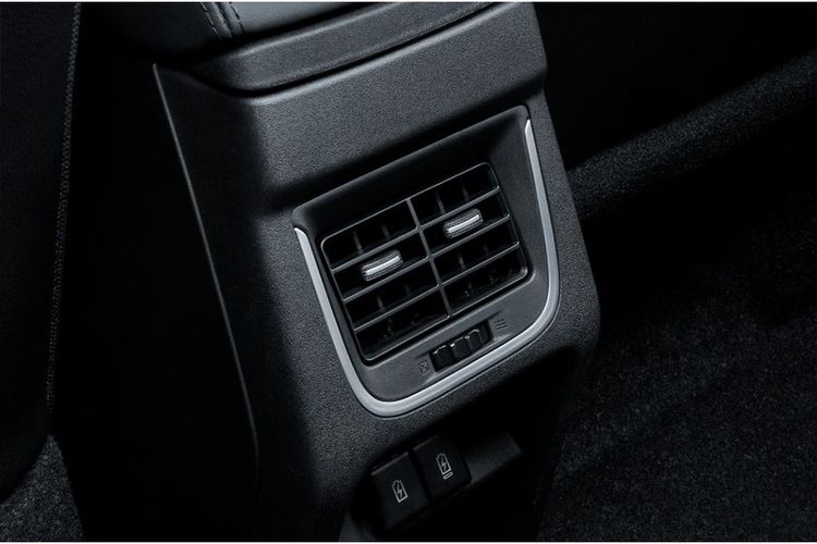 Rear ac vents and usb ports. Rear ac vents and usb ports.