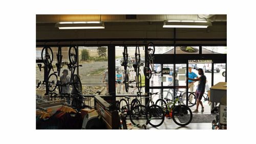 Buying a Bicycle: Comparing the Pros and Cons of Purchasing from a Shop vs Online Buying a Bicycle: Comparing the Pros and Cons of Purchasing from a Shop vs Online