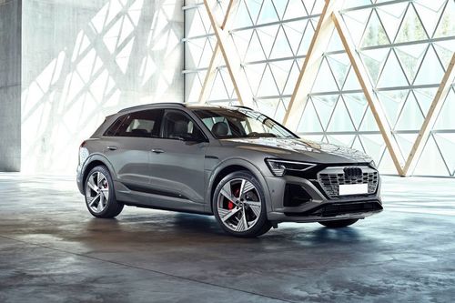 Audi Q8 e-tron Right Side Front View Audi Q8 e-tron Right Side Front View