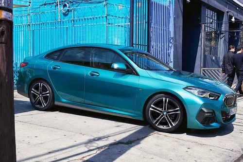 BMW 2 Series Gran Coupe Right Side View BMW 2 Series Gran Coupe Right Side View
