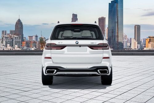 BMW_X7_rear-view