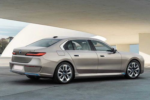 BMW i7 Right Side Rear View BMW i7 Right Side Rear View