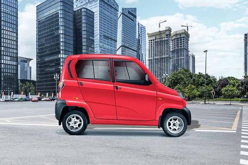 Bajaj Qute RE60 right side view