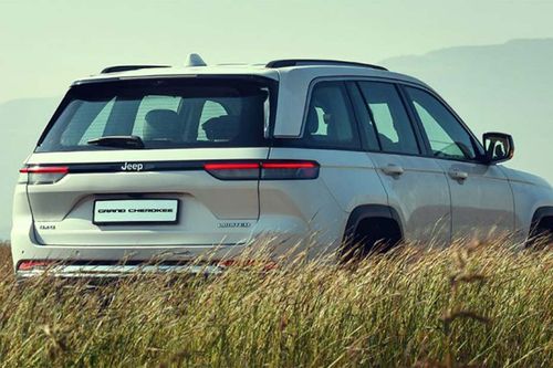 Jeep Grand Cherokee Right Side Rear View Jeep Grand Cherokee Right Side Rear View