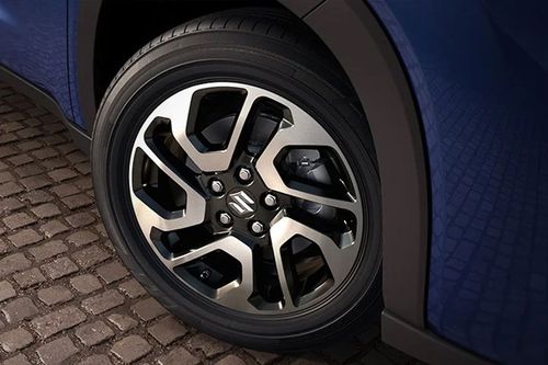 Maruti-Invicto_alloy-wheel Maruti-Invicto_alloy-wheel