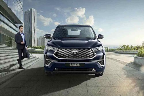 Toyota Innova Hycross Front View Toyota Innova Hycross Front View