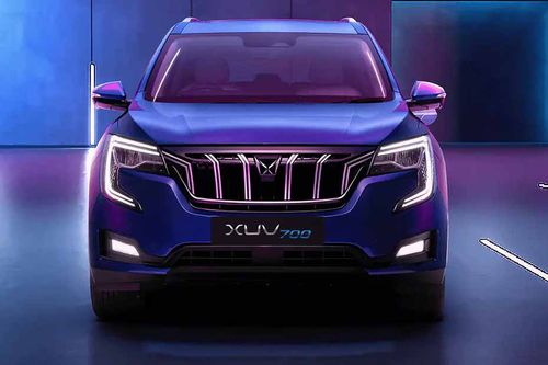 Mahindra XUV700 Front View Mahindra XUV700 Front View