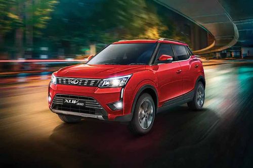 Mahindra XUV300 Turbo Sportz Left Side Front View Mahindra XUV300 Turbo Sportz Left Side Front View