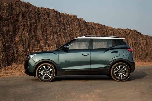 Mahindra XUV300 Turbo Sportz Left Side View Mahindra XUV300 Turbo Sportz Left Side View