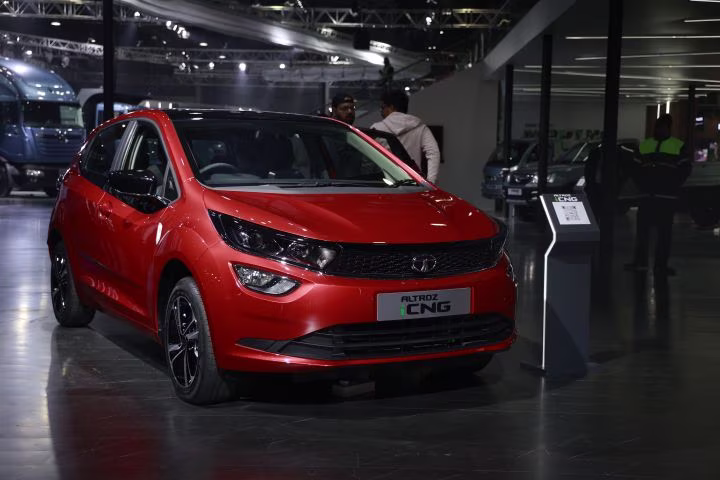 Tata Altroz CNG लॉन्च, कीमत 7.55 लाख रुपये; ट्विन सिलेंडर टेक्नोलॉजी मिलती है tata_altroz_cng_launched_at_rs_755_lakh_gets_twin_cylinder_technology_c2b9a81bef.avif