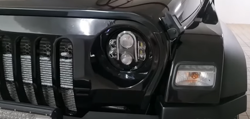 thar headlight.PNG