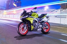 Aprilia Tuono 660 images
