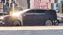 Hyundai Ioniq 7 EV Spied Futuristic Design, Connected LED Tail Lights, & India Launch 2025