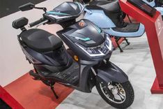 Hero Electric AE-29 Right Front Three Quarter